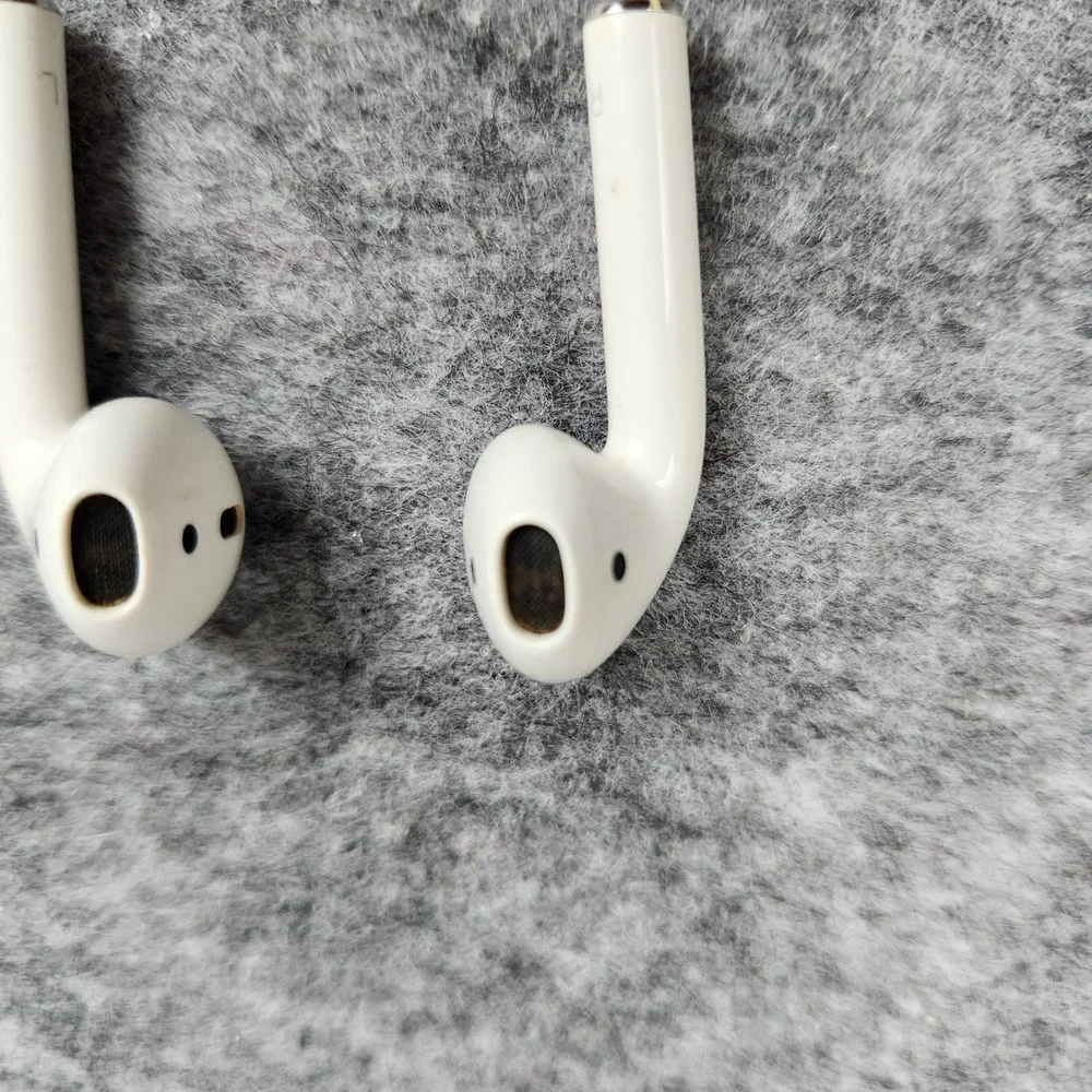 Apple AirPods 1st Gen A1722 Wireless White Replacement Left Right OEM NO CASE
